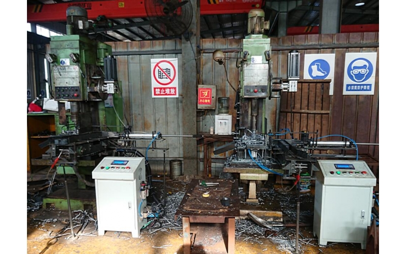 大螺母自動鉆孔機(jī)（立鉆改）